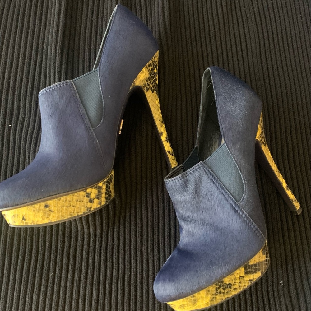 Lady’s navy blue pony fur high heel pump.